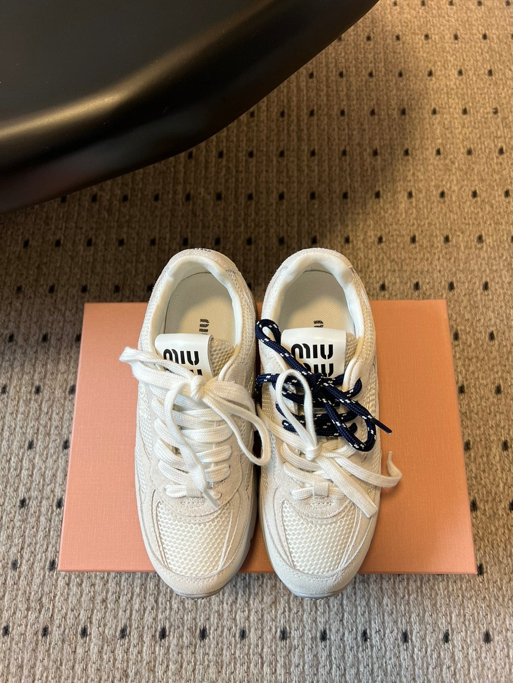 M-Sneakers