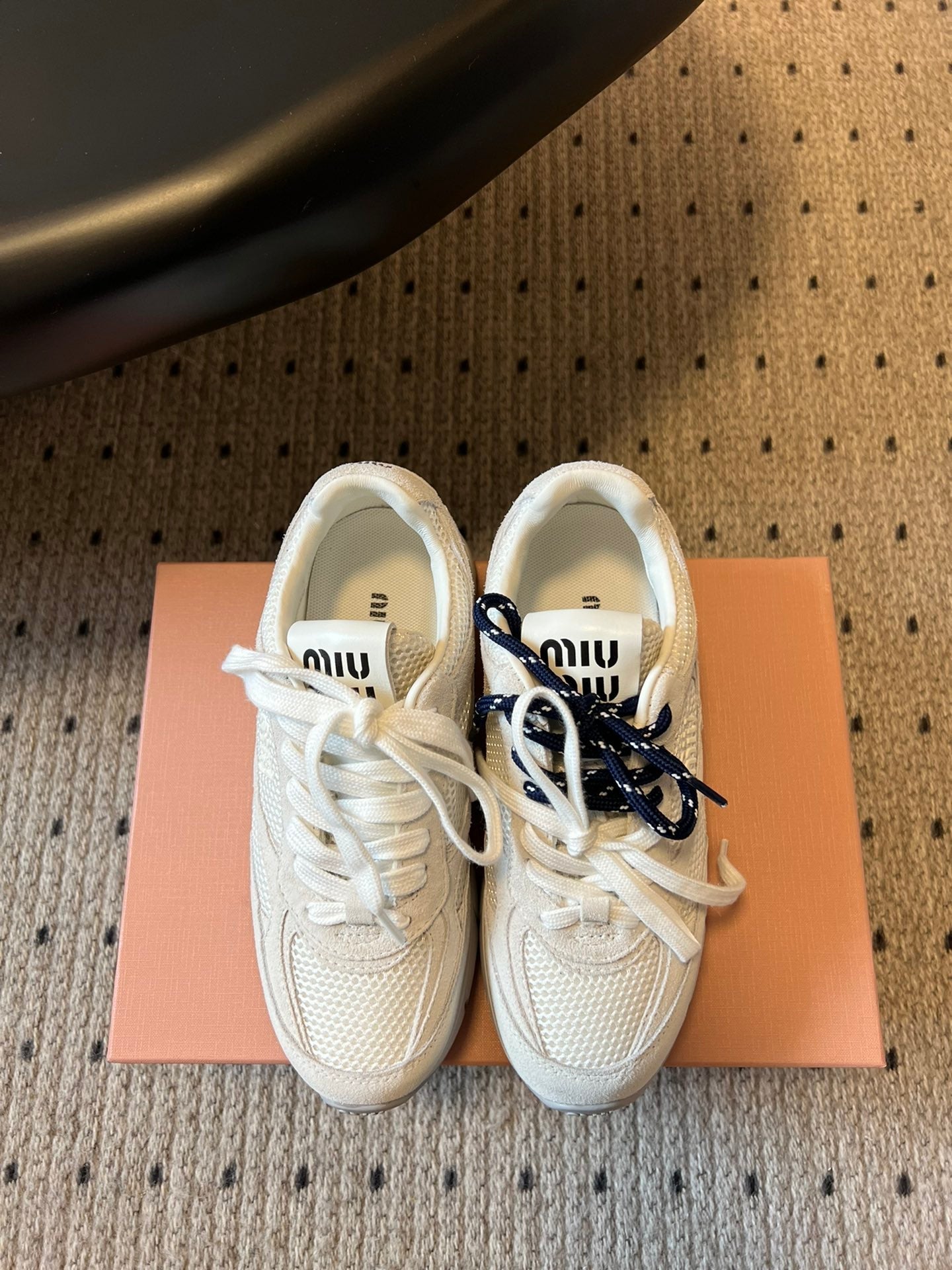 M-Sneakers