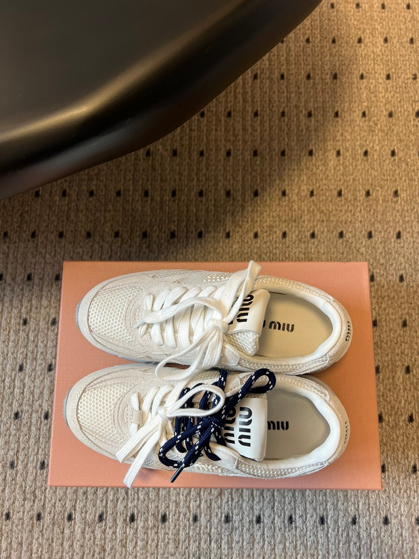 M-Sneakers
