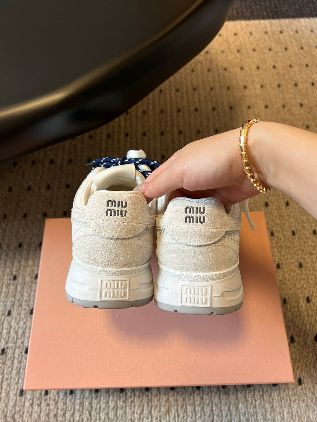 M-Sneakers