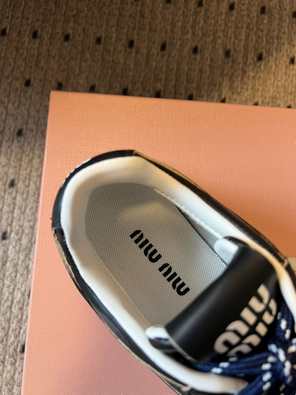 M-Sneakers