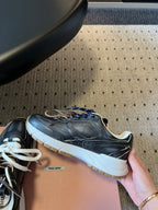 M-Sneakers