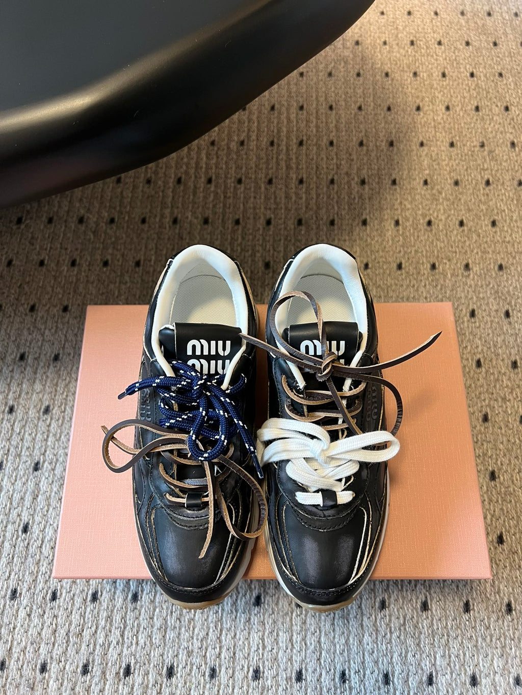 M-Sneakers