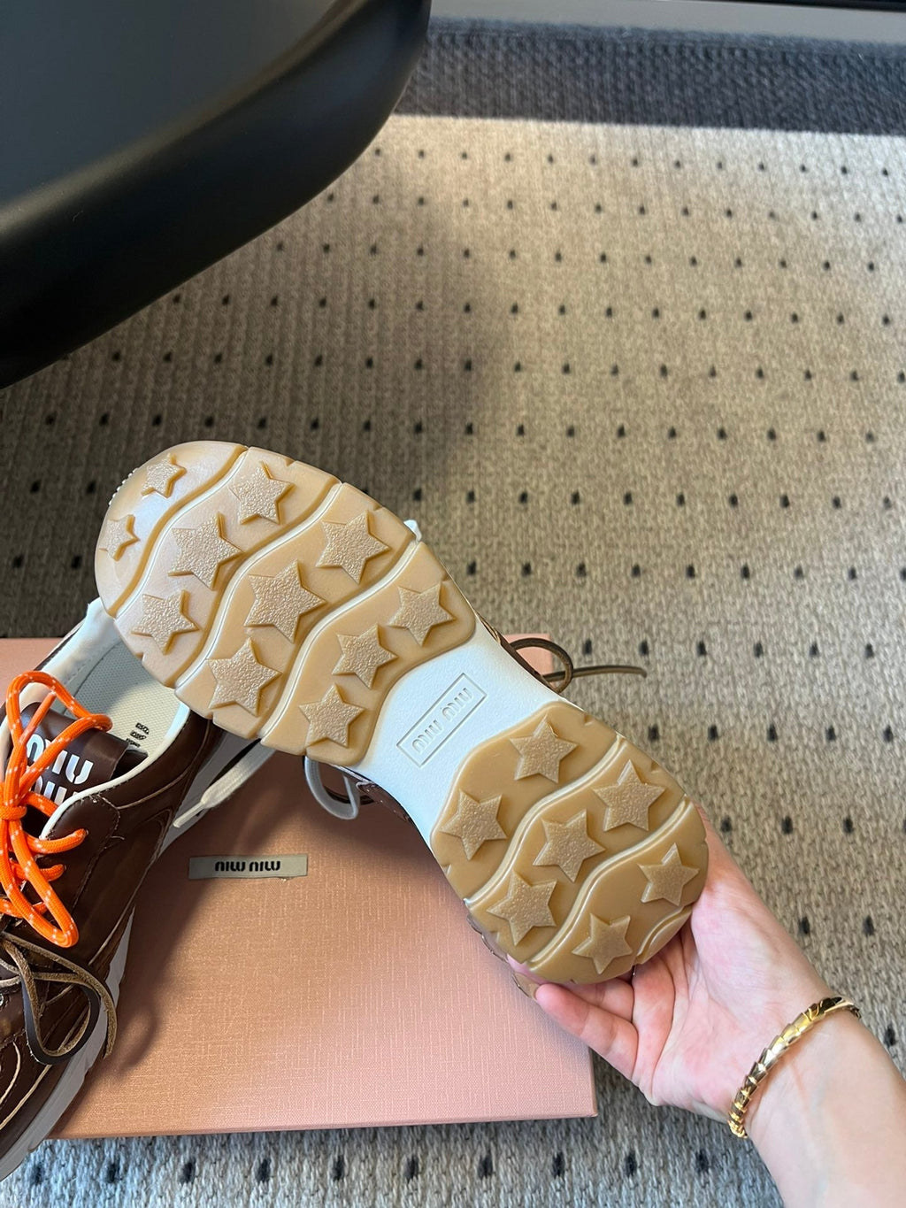 M-Sneakers