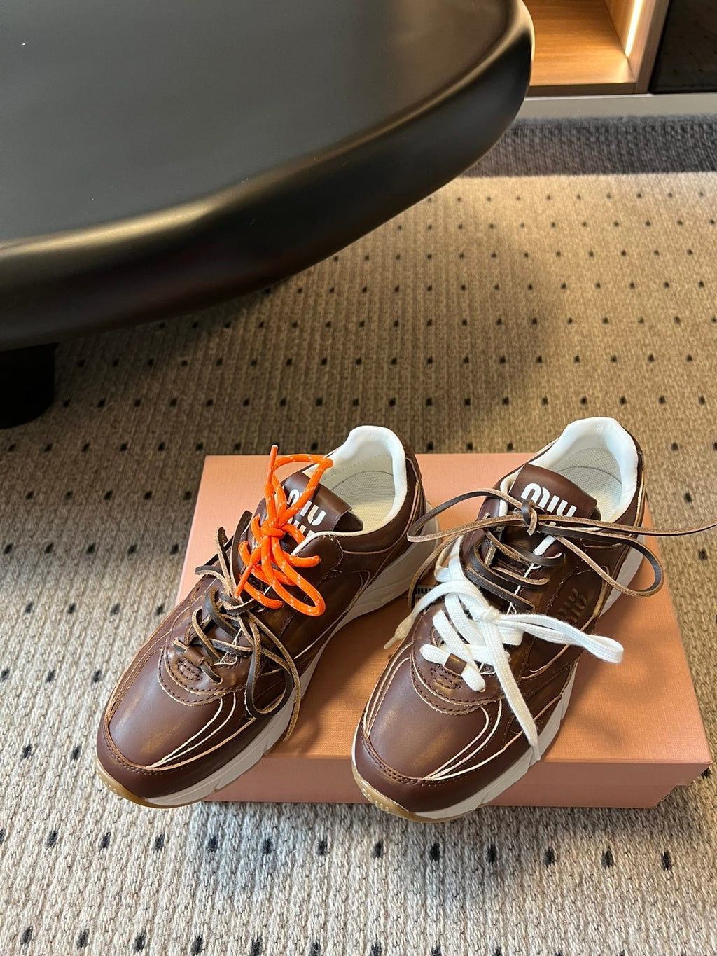 M-Sneakers