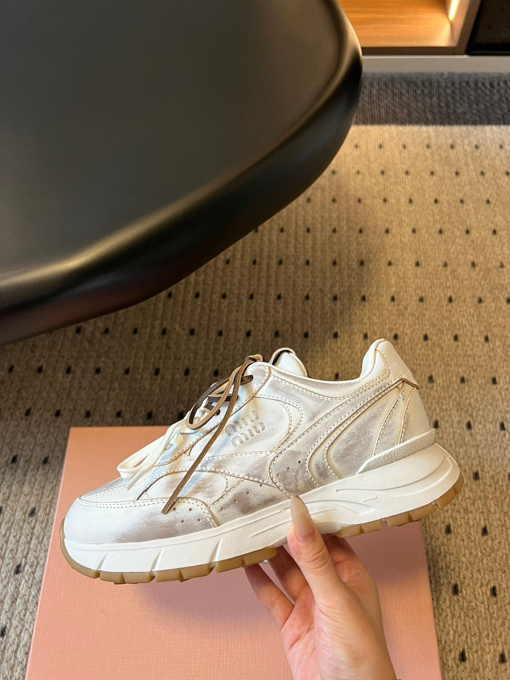 M-Sneakers