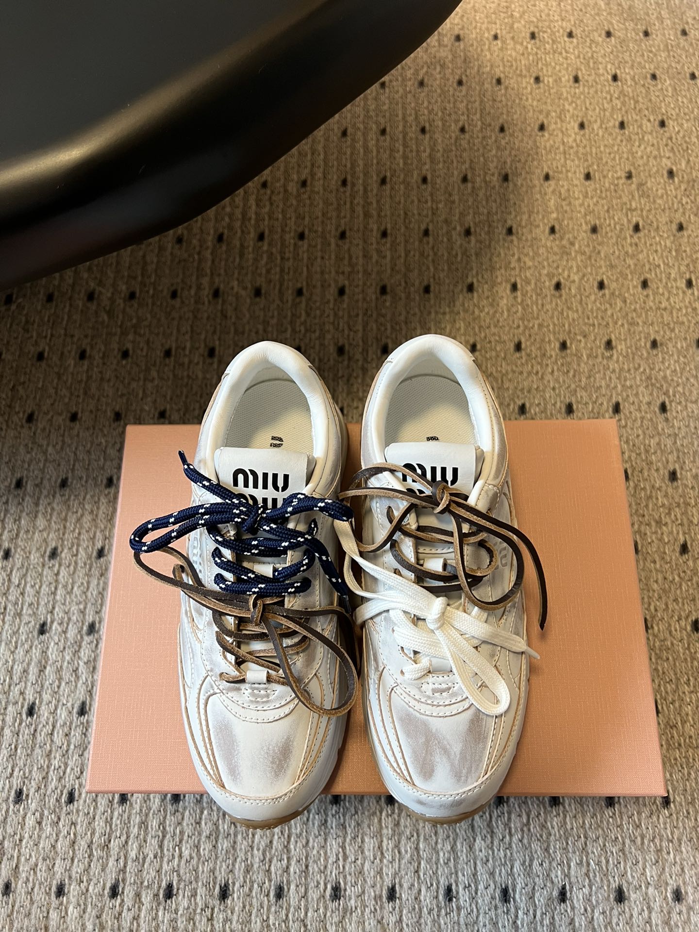 M-Sneakers