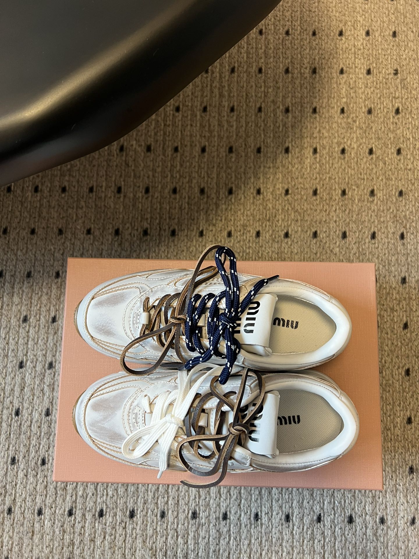 M-Sneakers
