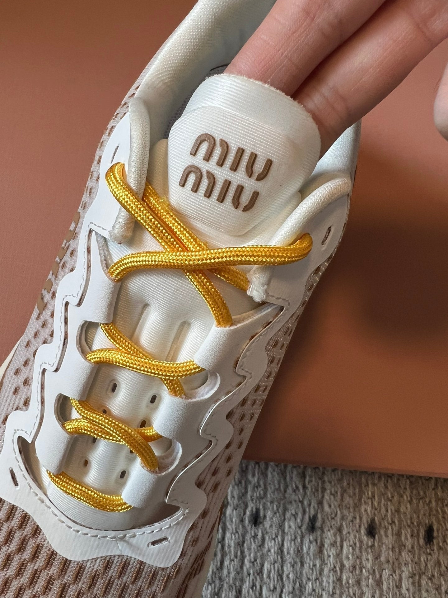 M-Sneakers