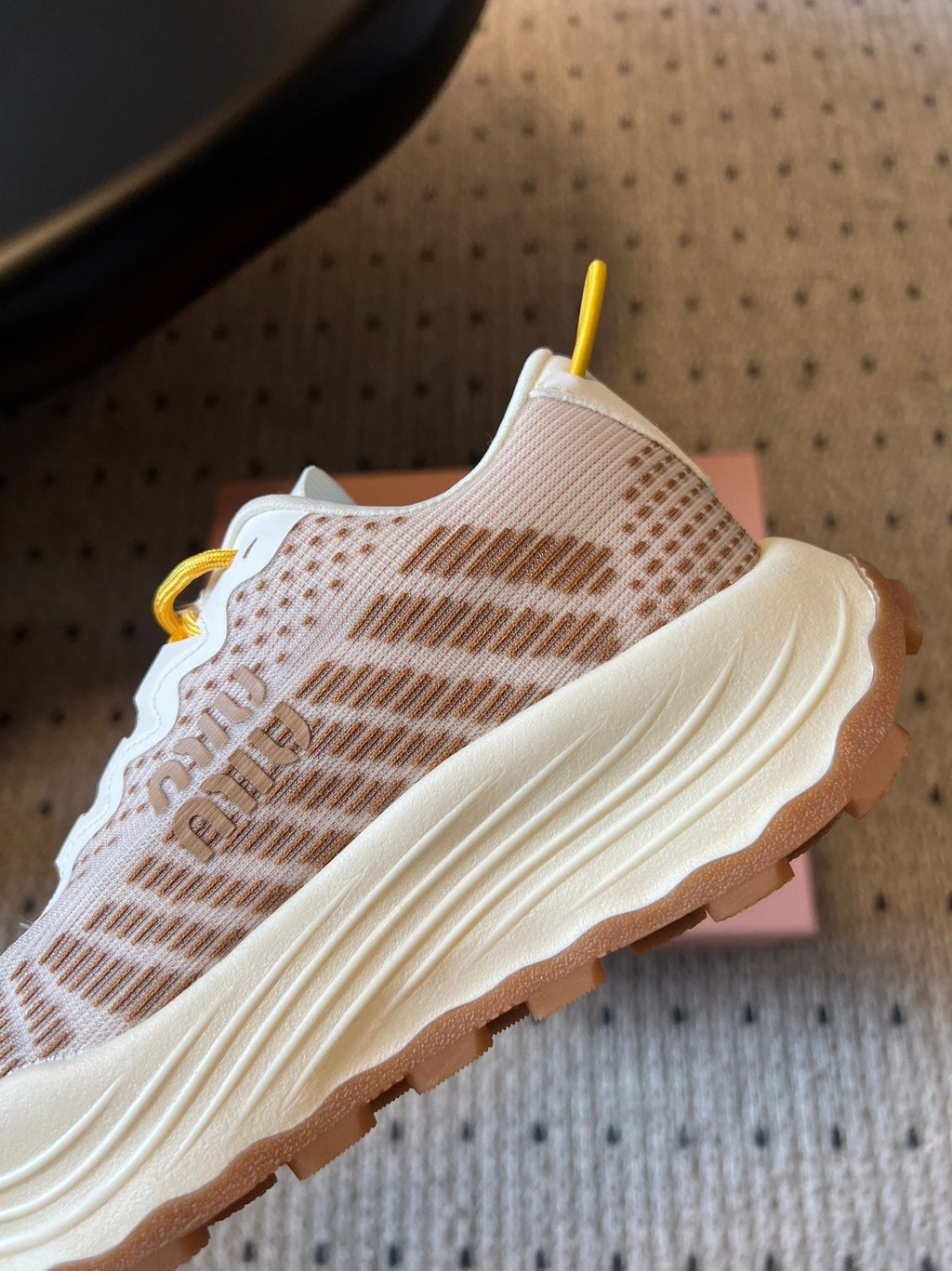 M-Sneakers
