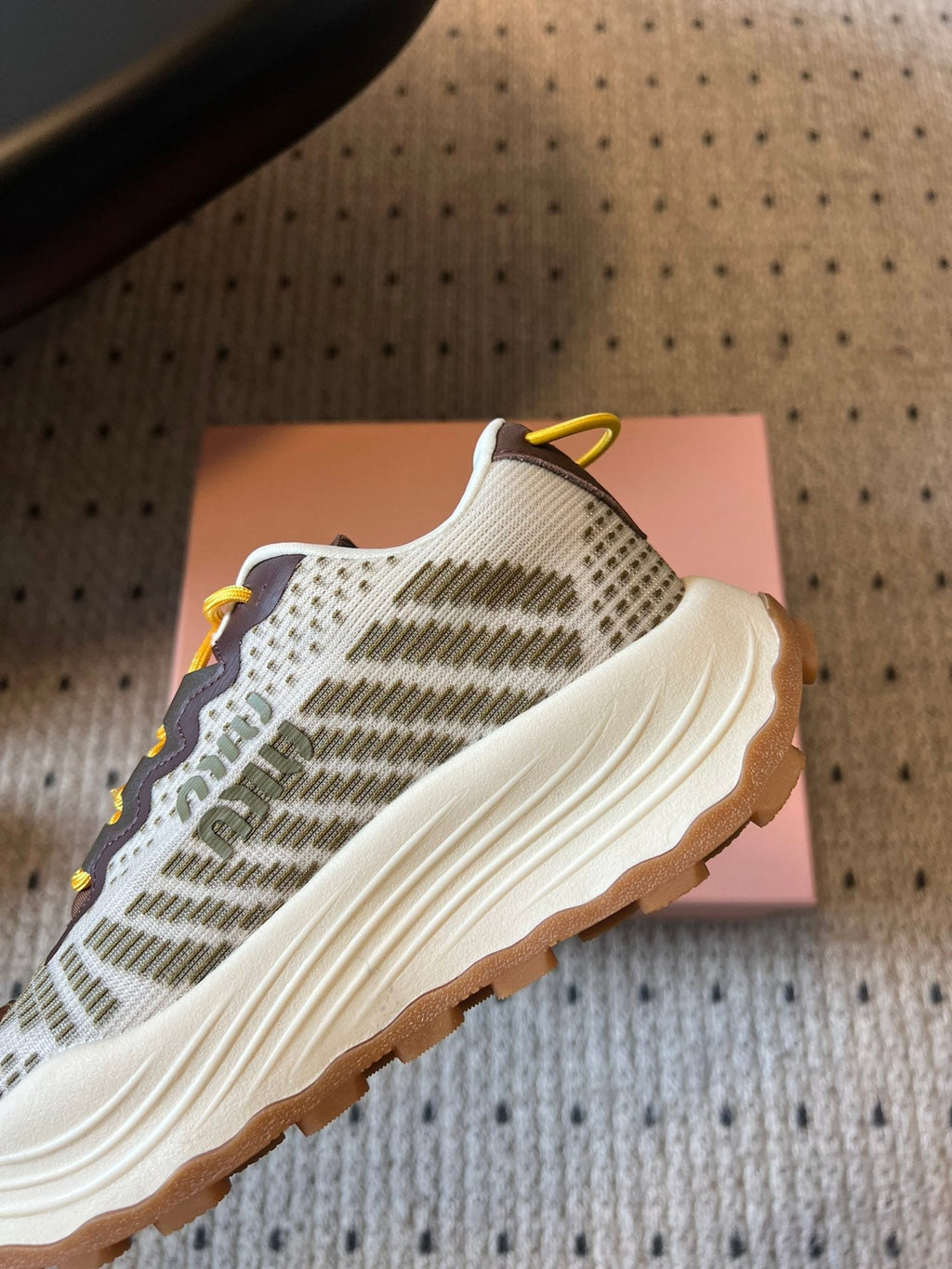 M-Sneakers