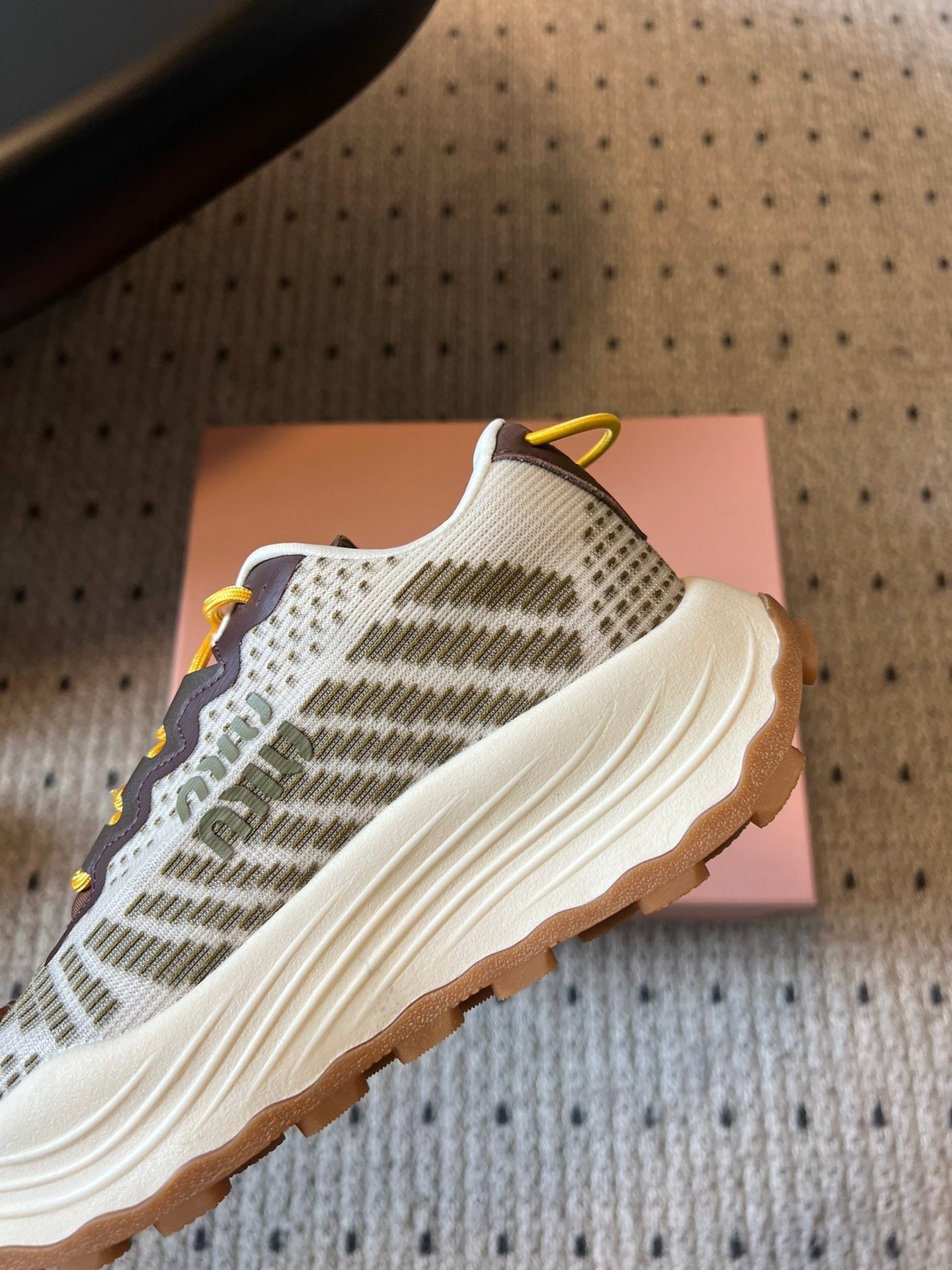 M-Sneakers
