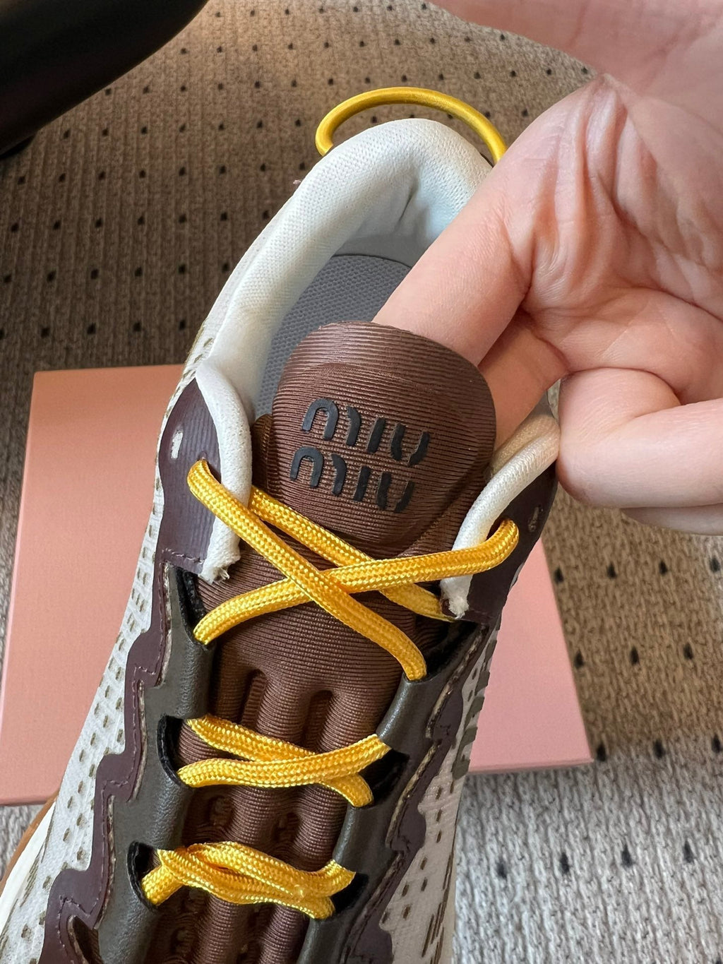 M-Sneakers