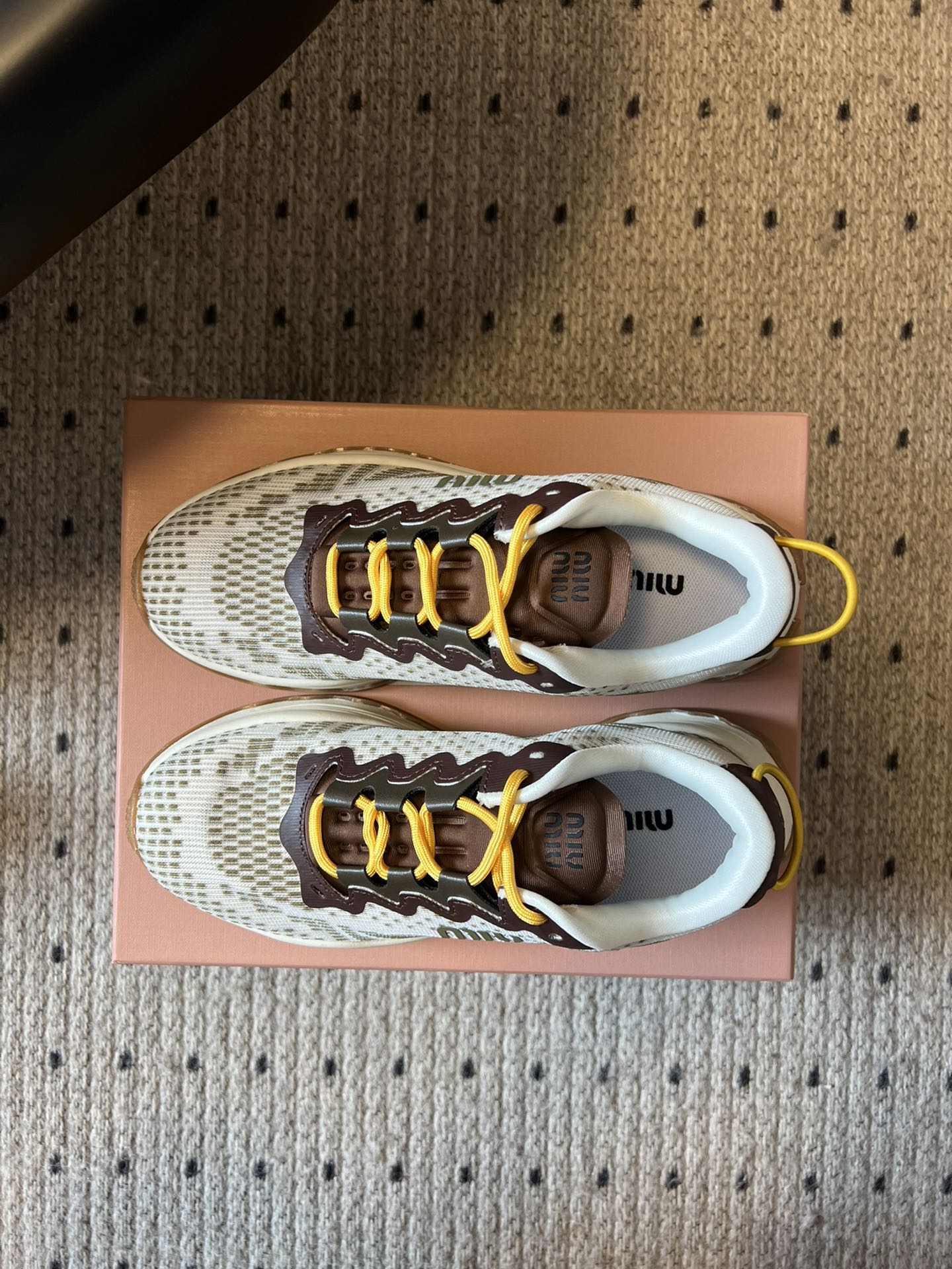 M-Sneakers