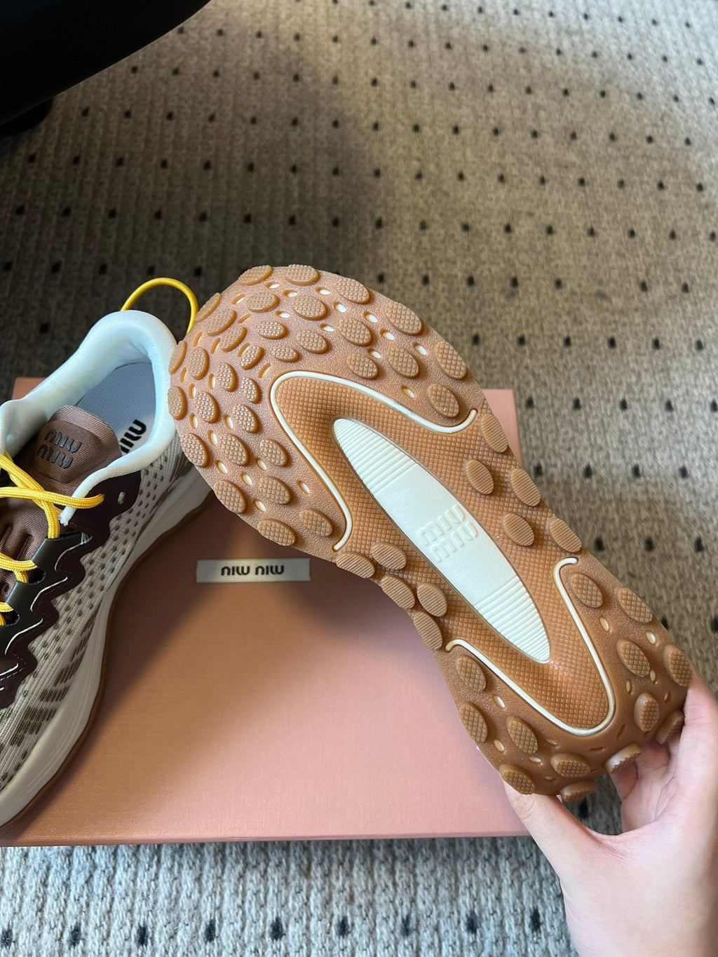 M-Sneakers