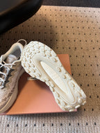 M-Sneakers