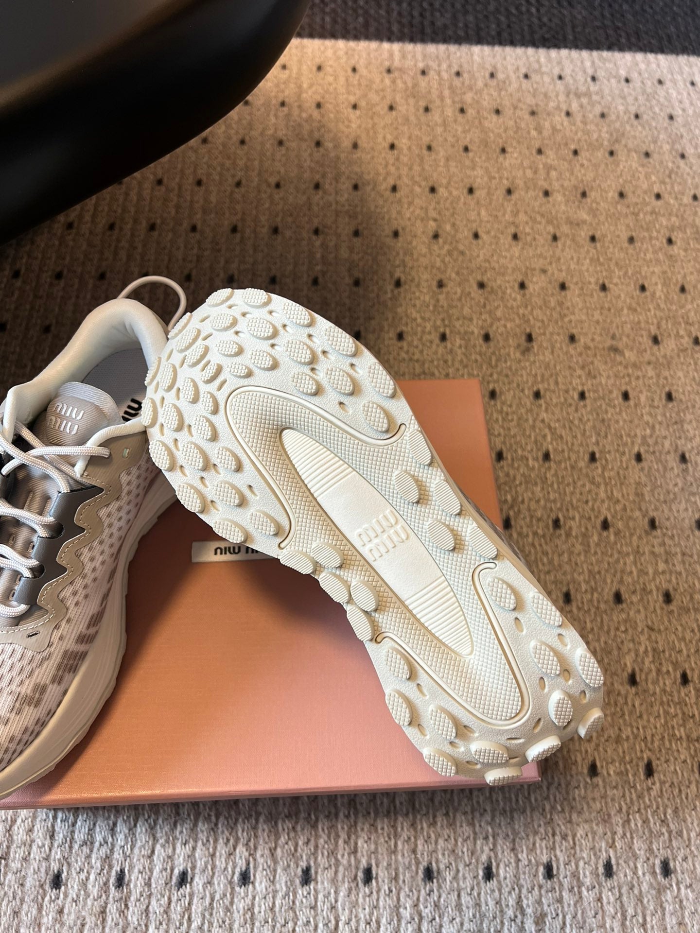 M-Sneakers