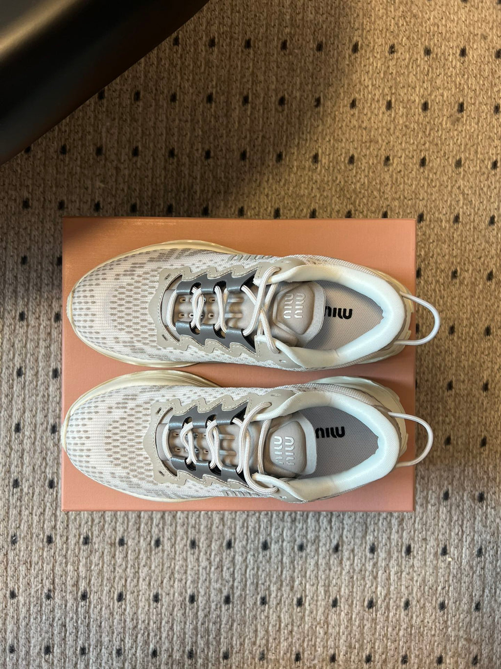 M-Sneakers