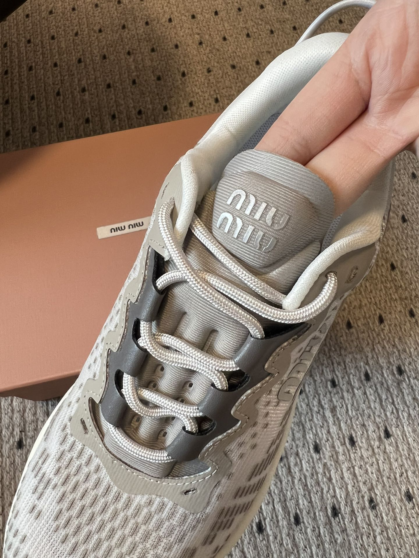 M-Sneakers
