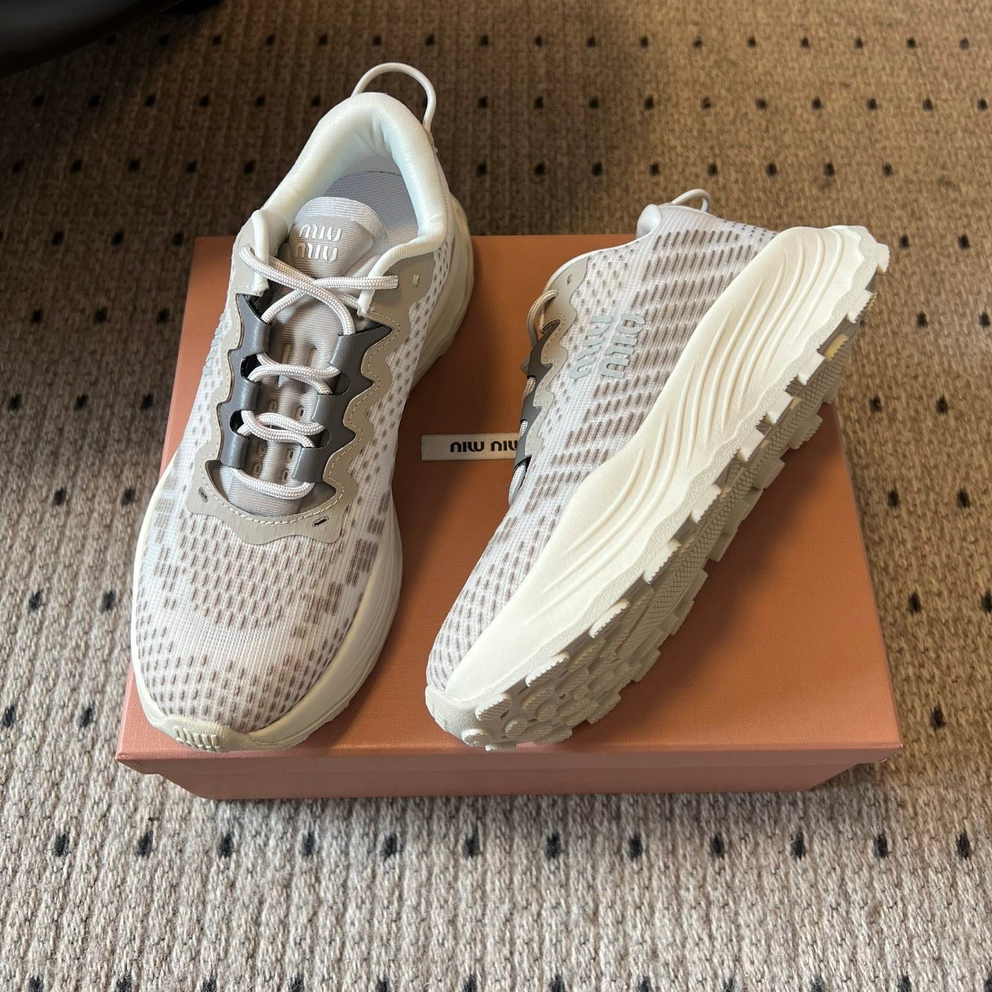 M-Sneakers