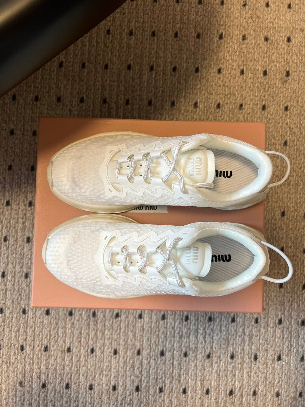 M-Sneakers