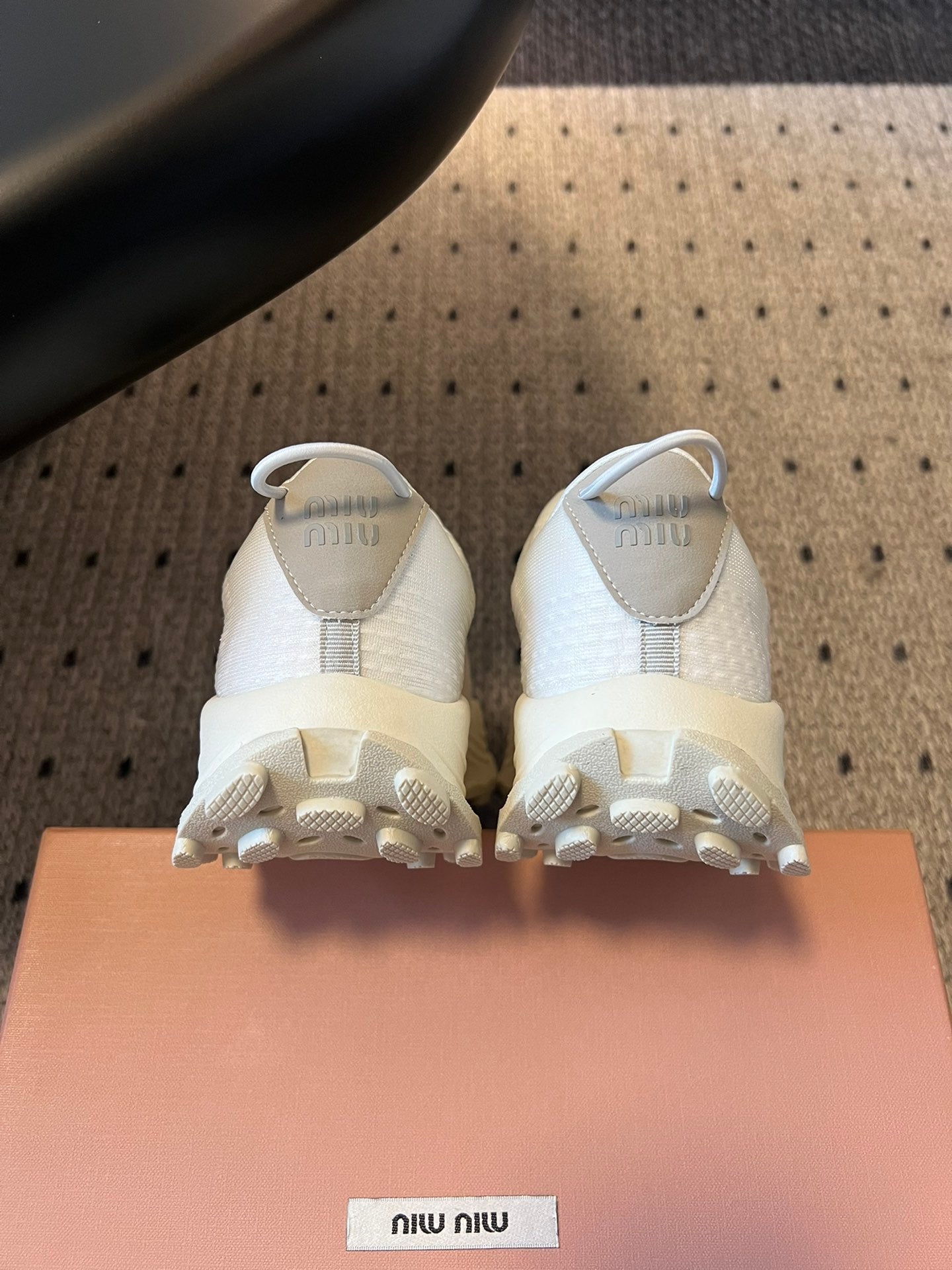 M-Sneakers