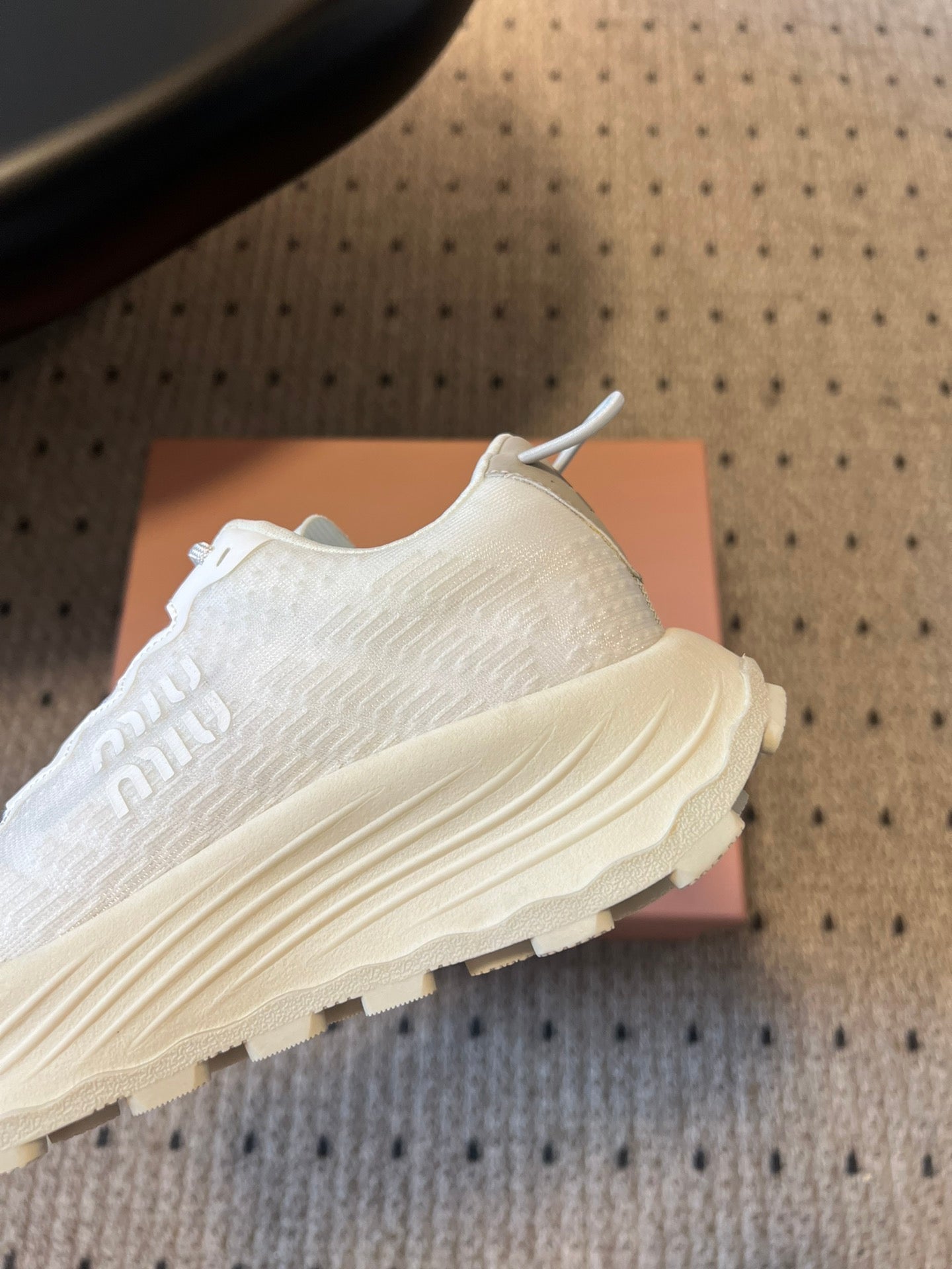 M-Sneakers