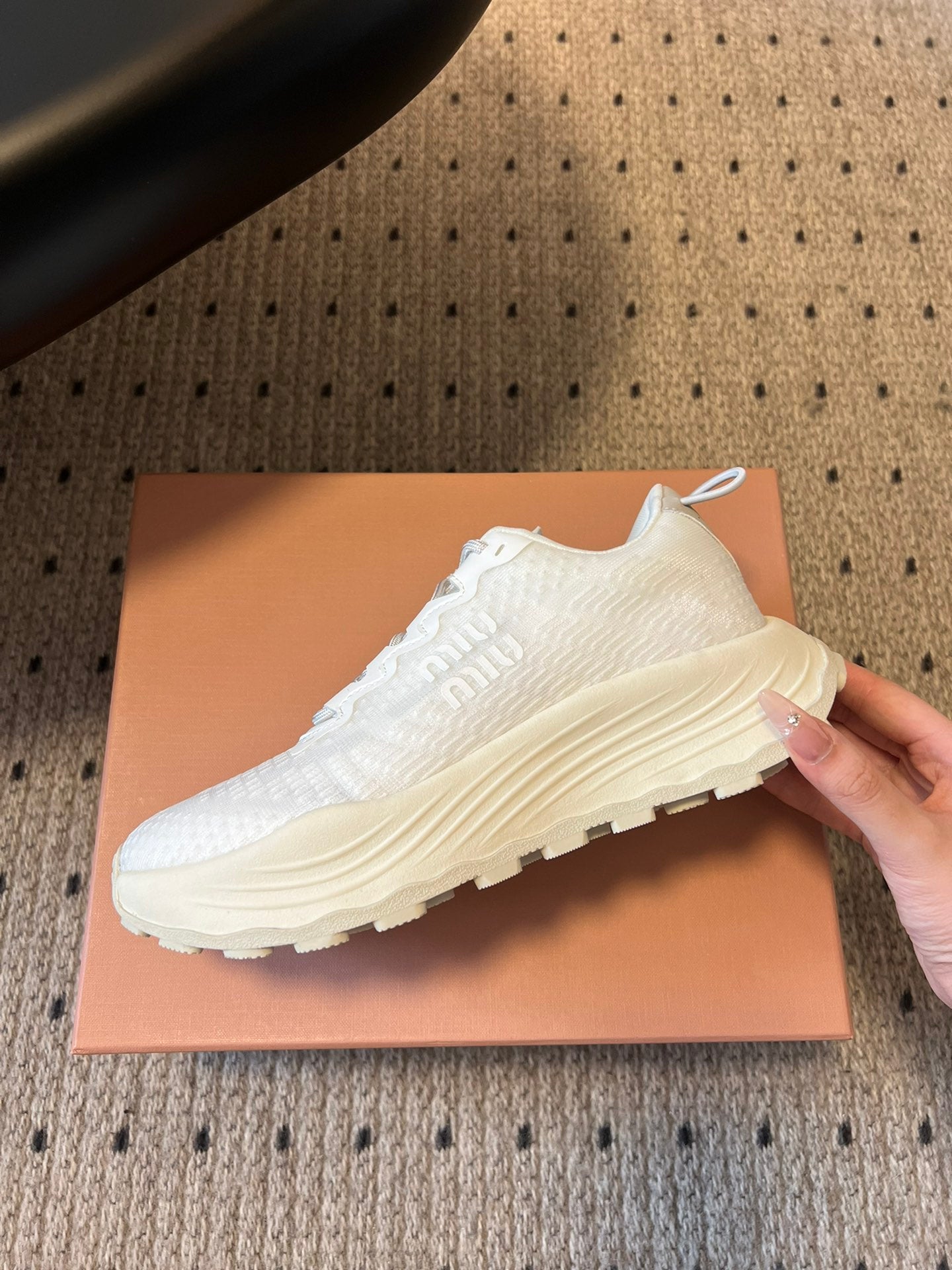 M-Sneakers
