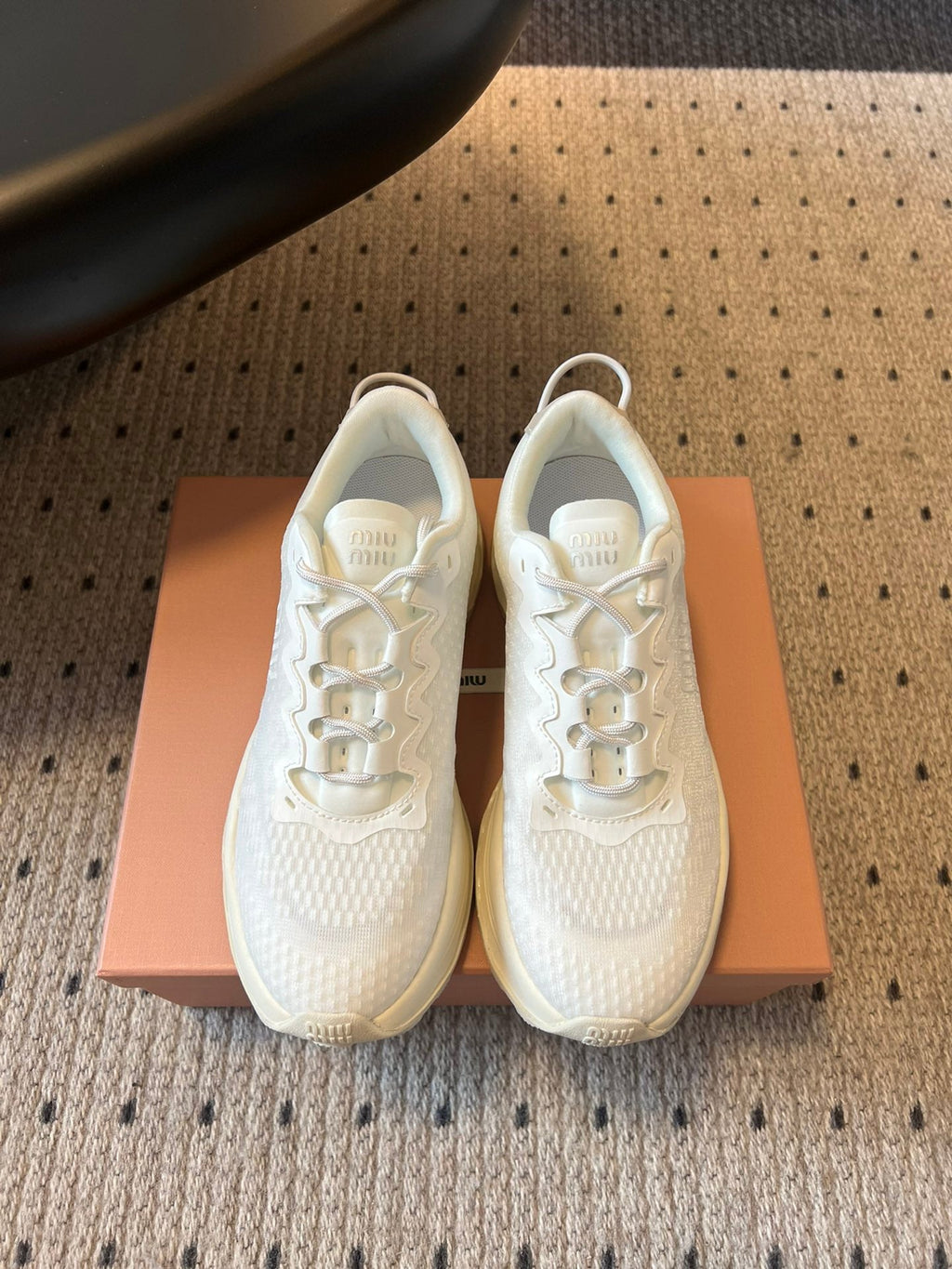 M-Sneakers
