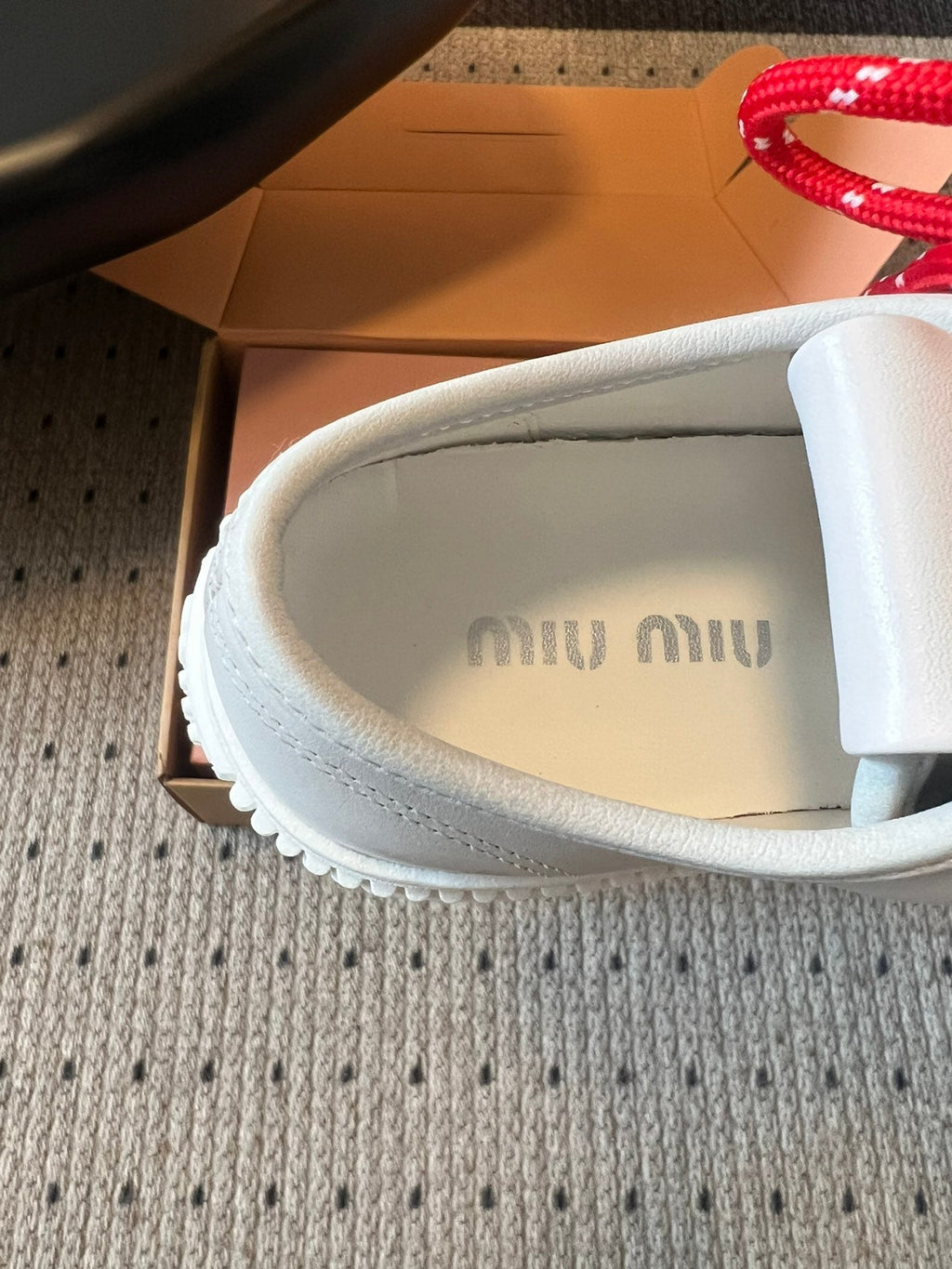M-Sneakers