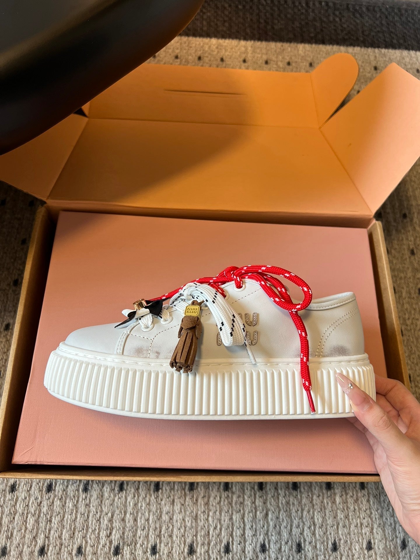 M-Sneakers