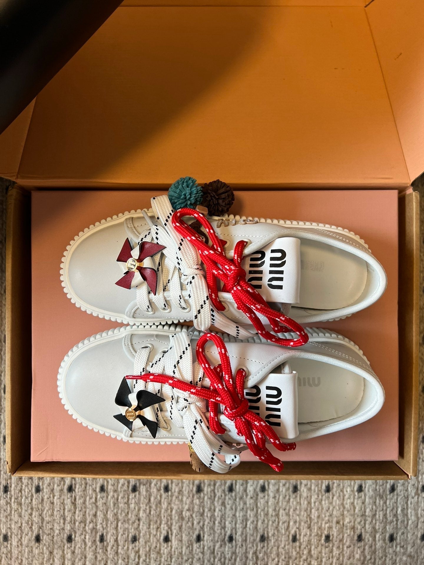M-Sneakers