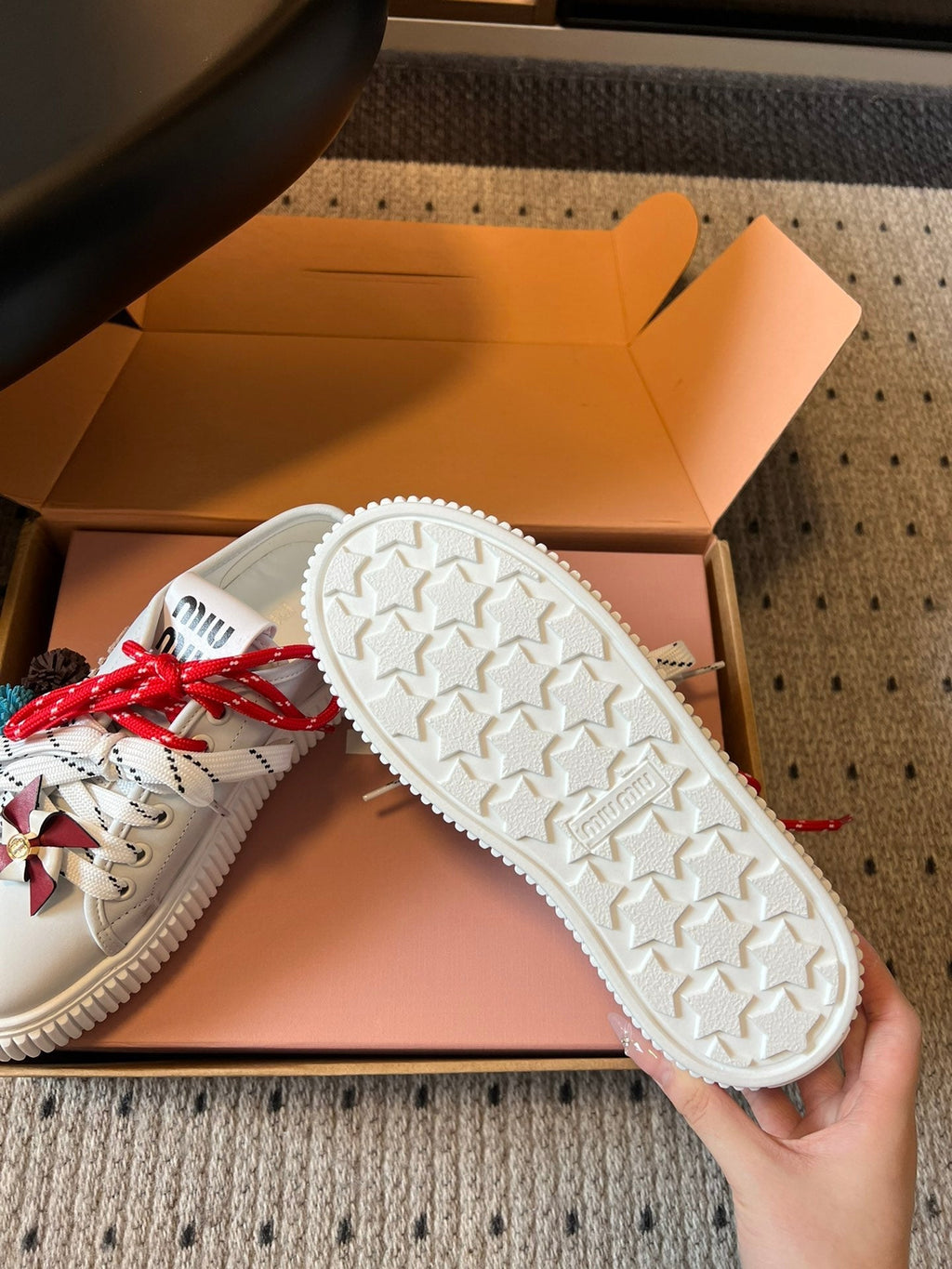 M-Sneakers