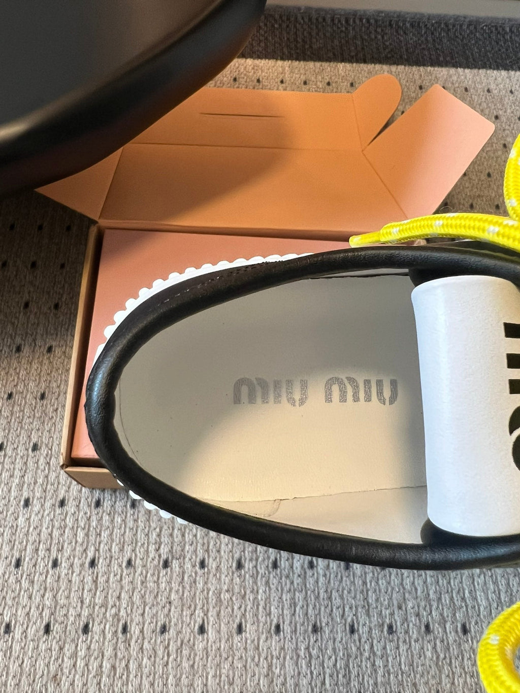M-Sneakers
