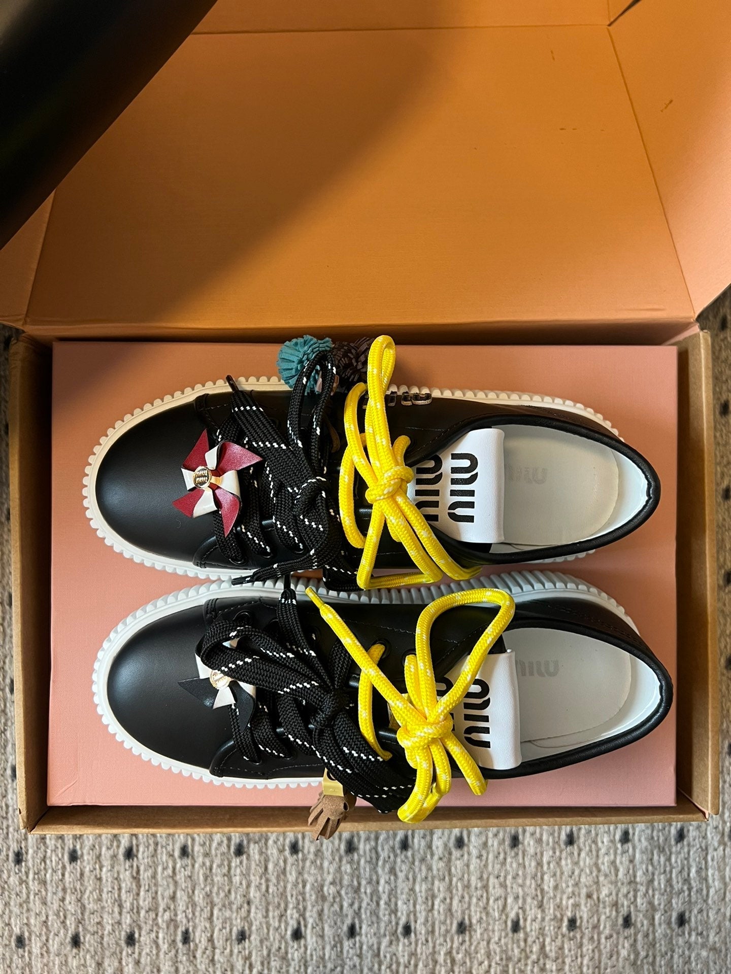 M-Sneakers