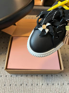 M-Sneakers