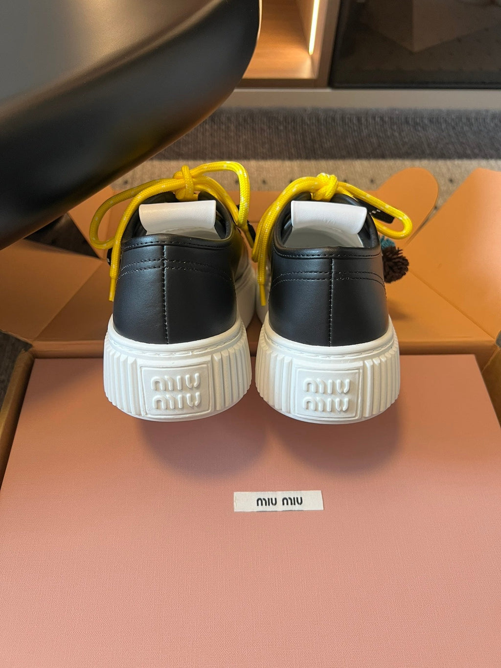 M-Sneakers