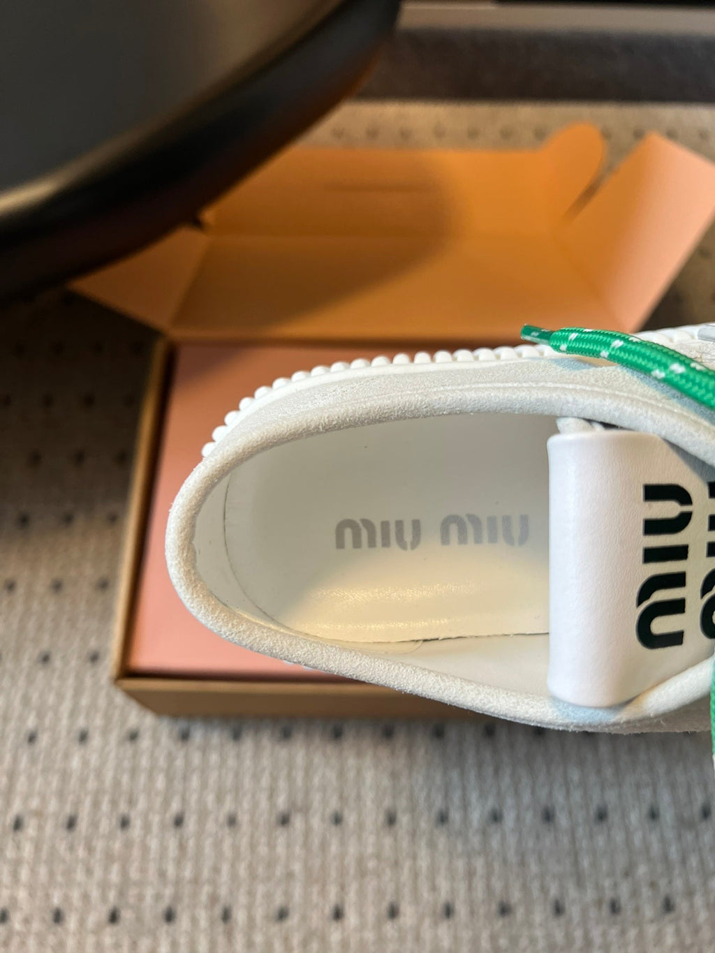 M-Sneakers