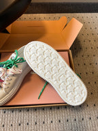 M-Sneakers