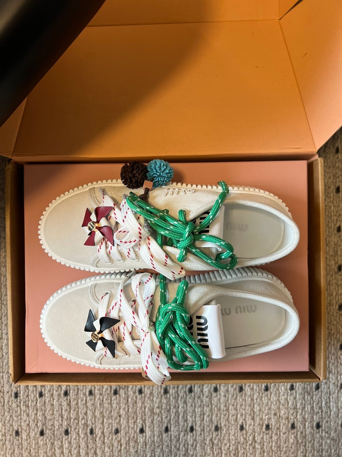 M-Sneakers