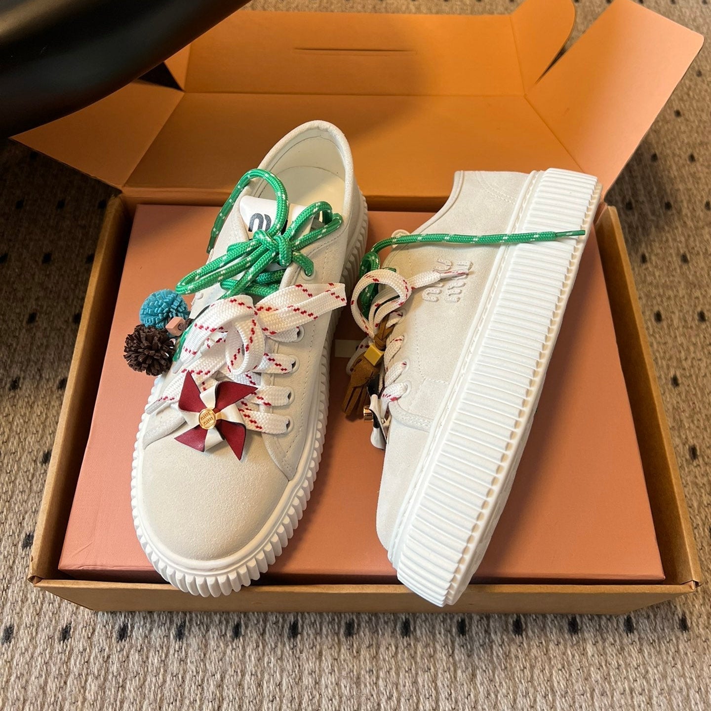 M-Sneakers