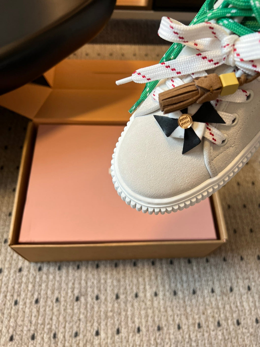 M-Sneakers