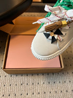 M-Sneakers