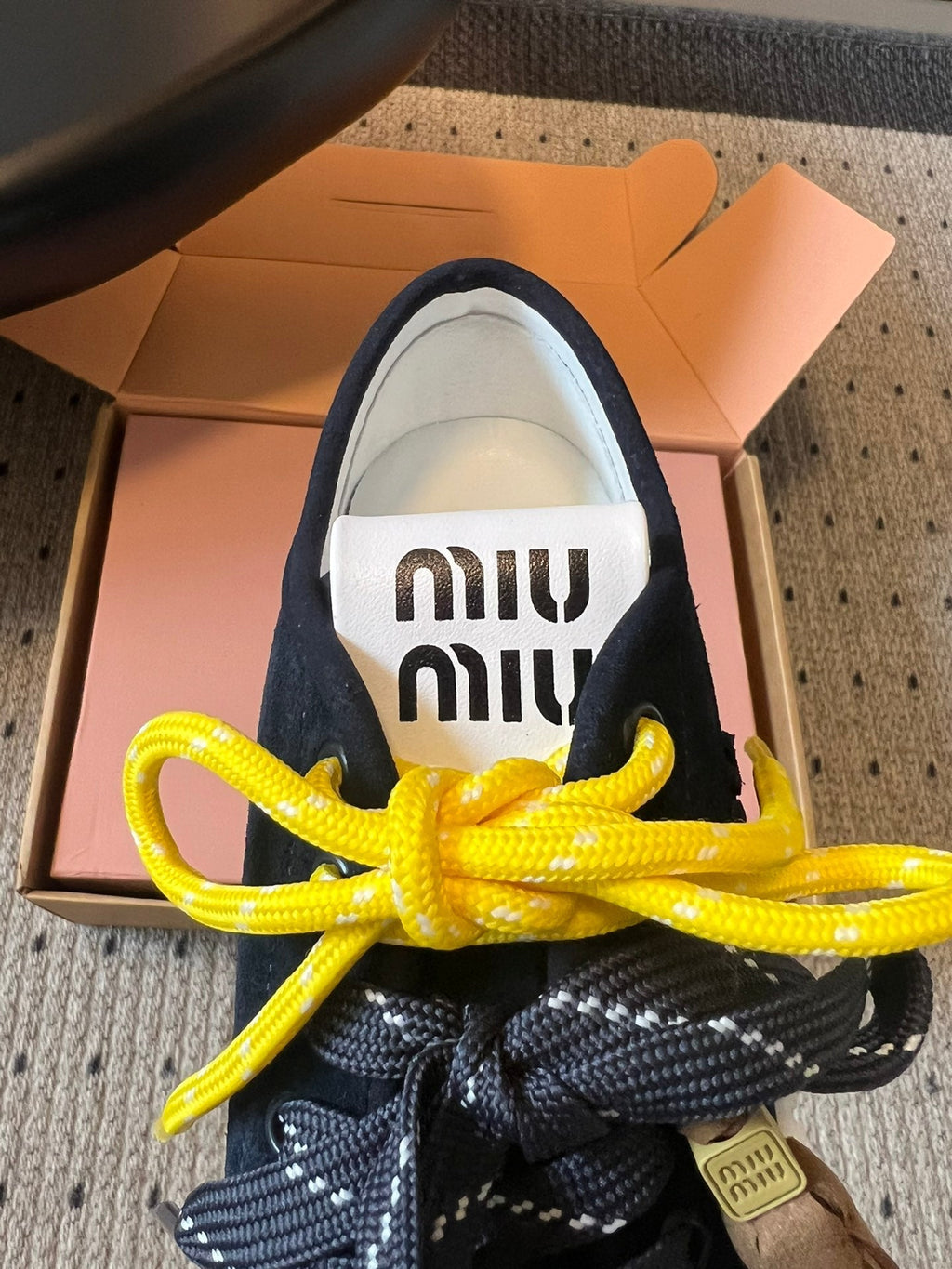 M-Sneakers