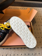 M-Sneakers