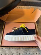 M-Sneakers