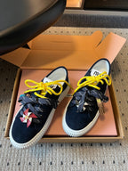M-Sneakers