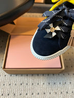 M-Sneakers