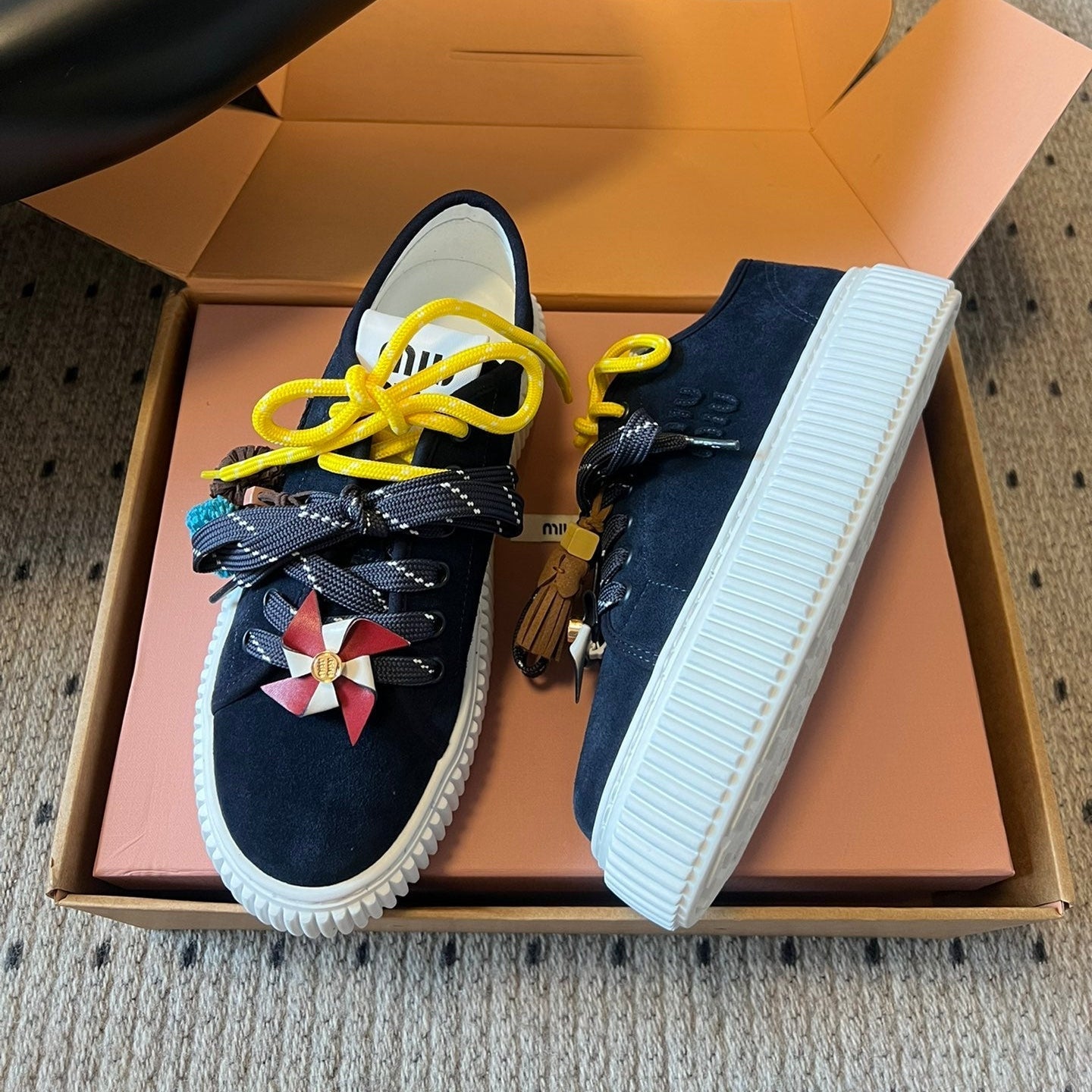 M-Sneakers