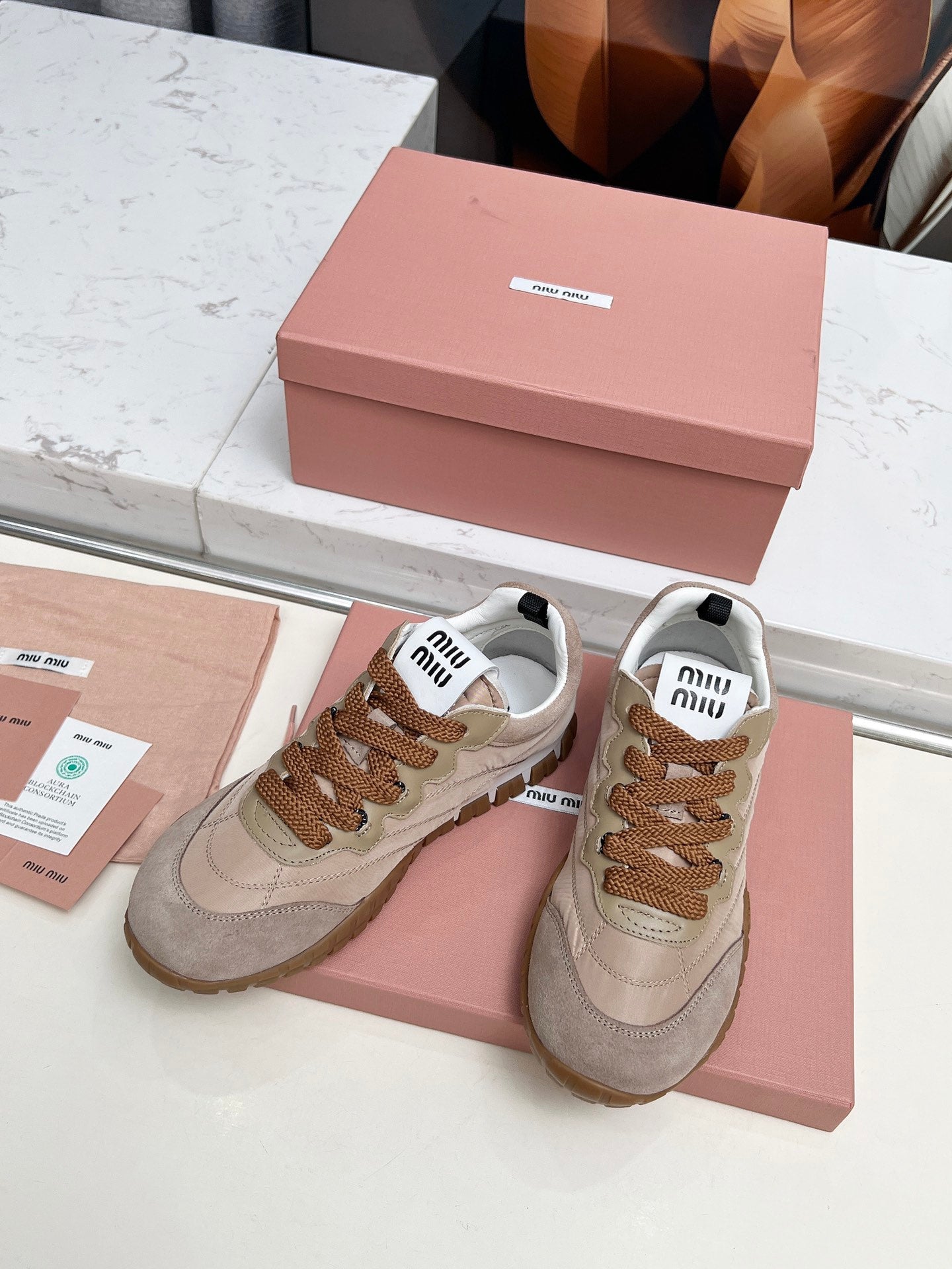 M-Sneakers